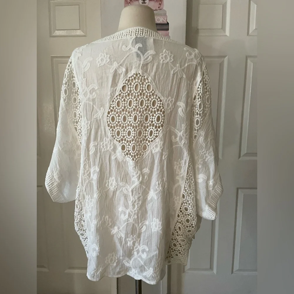 Vince Camuto Lace Crochet Topper size 0S - Picture 7 of 9